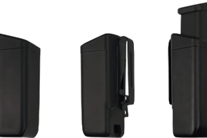 Funda plástica con clip metálico para cargador